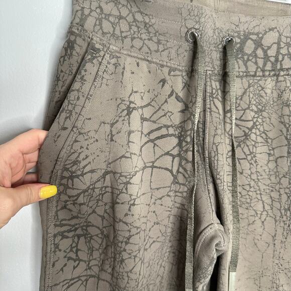 Lululemon Women’s Tread Dye Rover Black Pull on Warm Down 7/8 Joggers Size 2 - Picture 5 of 9